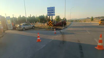 Afyonkarahisar'da hafif ticari araç ile otomobil çarpıştı: Çok sayıda yaralı var!