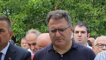 Cem Küçük'ün babası son yolculuğuna uğurlandı