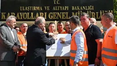 Kamu işçileri ayakta: Grev kararı asıldı!
