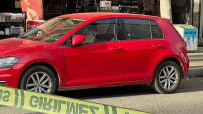 Sultangazi’de park halindeki araca silahlı saldırı