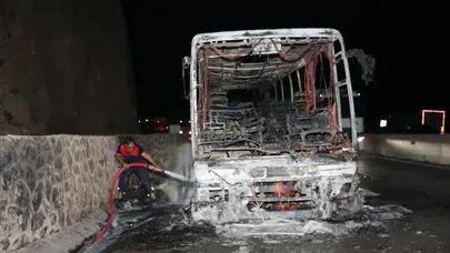 Hatay'da yolcu otobüsü alev aldı