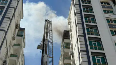 Diyarbakır'da 8 katlı bina alevlere teslim oldu