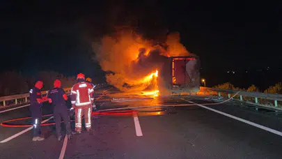 İstanbul-İzmir Otoyolu’nda seyir halindeki kamyon alev aldı