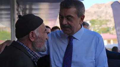Bakan Tekin, baba ocağı Erzurum'da: Arkamızda 86 milyon insanın duası var