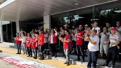 Karşıyaka Belediyesi'nde greve giden işçiler ve memurlardan eylem!