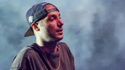 Sansar Salvo'nun annesi kimdir?