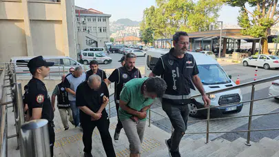 Zonguldak’ta ilçe merkezinde kaçak kazı yapan 4 kişi suçüstü yakalandı