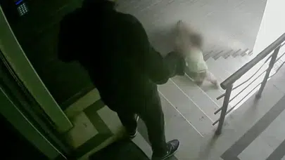 3 yaşındaki kızını tekmeleyip merdivenden düşüren baba tahliye oldu
