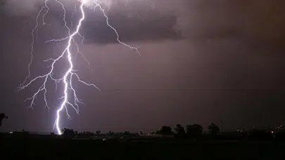 Yıldırım isabet eden kişi hastanede öldü