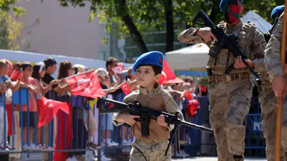 Sakarya'da 30 Ağustos coşkuyla kutlandı: Minik komando törene damga vurdu!