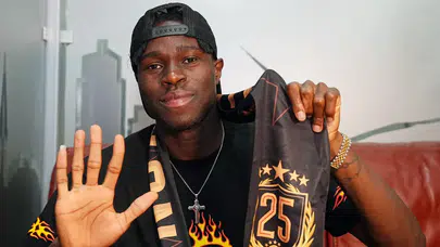 Galatasaray'ın yeni transferi Wilfried Singo, İstanbul'a geldi