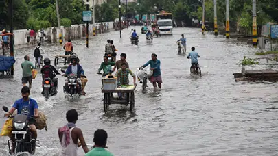 Hindistan'da sel felaketi: Can kaybı 60'a yükseldi!