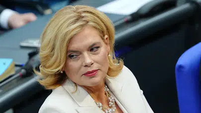 Almanya'da seçim yasası tartışması!