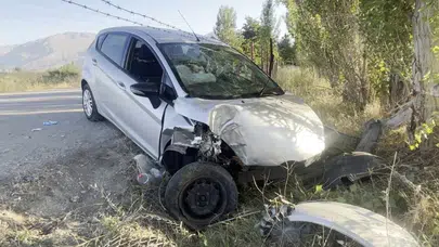 Erzincan'da feci kaza! Otomobil devrildi: 2 yaralı