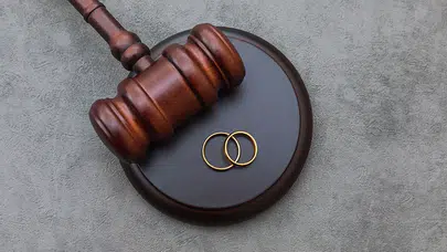 Yargıtay’dan boşanma davalarına emsal karar: Mobilya ve halı bedeli de ödenecek!