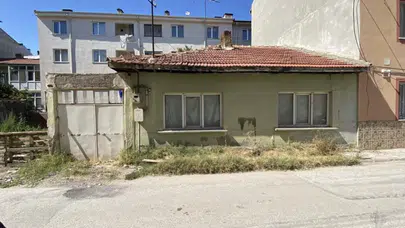 Eskişehir'de bir grup çocuk, metruk binada ceset buldu