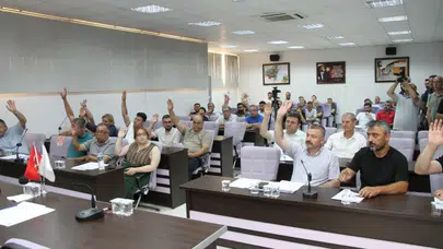 Kula Belediyesi'nde 3 CHP'li katip üyesi istifa etti