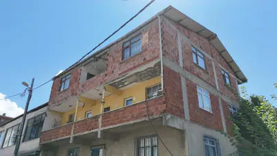 Sultanbeyli'de 3 katlı bina çökme riskiyle boşaltıldı!