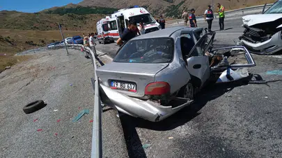 Erzincan'da katliam gibi kaza! İki otomobil çarpıştı: 3 ölü, 6 yaralı