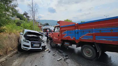 Sapanca’da kamyonet ile SUV çarpıştı