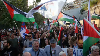Yunanistan'da Filistin destekçilerinden protesto:  İsraillileri taşıyan gemiye tepki!