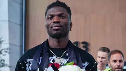 Beşiktaş'ın yeni transferi El Bilal Toure, İstanbul'a geldi