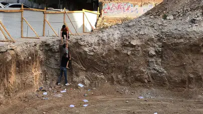 Elazığ'da inşaat çukuruna düşen çocuk, çevredeki vatandaşlar tarafından kurtarıldı