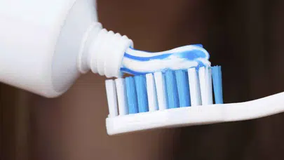 Bilim insanları açıkladı: Saçtan diş macunu üretildi!