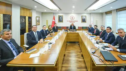 Bakan Ersoy duyurdu: Spotify Türkiye’de ofis açıyor