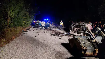 Çanakkale'de iki otomobil çarpıştı: 6 kişi öldü!