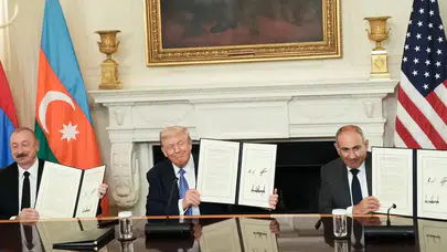 Kafkaslar’da tarihi barış: Azerbaycan ve Ermenistan 35 yılın ardından el sıkıştı