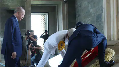 Cumhurbaşkanı Erdoğan Anıtkabir'de!
