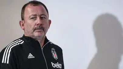 Beşiktaş'ın yeni hocası Sergen Yalçın, Nevzat Demir Tesisleri'ne giriş yaptı