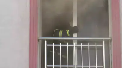 Sivas'ta evleri yanan aile gözyaşlarına boğuldu