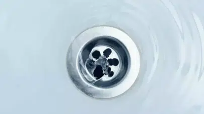 Giderlerden gelen kötü kokulara son! Evdeki 3 malzemeyle 10 dakikada temizlik mucizesi