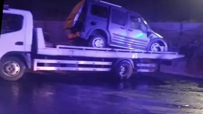 Tuzla'da feci kaza! Otomobil, ters yöne geçerek dehşet saçtı: 5 yaralı