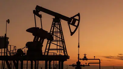 Brent petrol düşüşte: Küresel ticaret gerilimi fiyatları baskılıyor