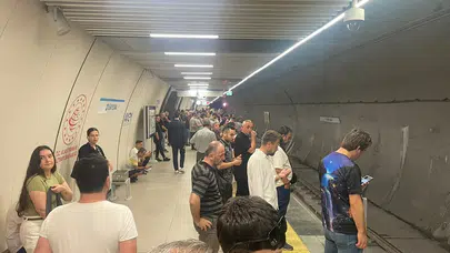 M3 Bakırköy-Kayaşehir Metro Hattı'nda teknik arıza: Duraklarda yoğunluk oluştu