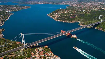 İstanbul Boğazı'nda makine arızası geçiren kargo gemisi tehlike atlattı!