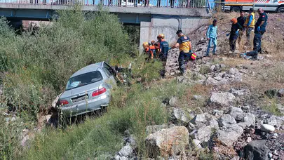 Sivas'ta otomobil dereye düştü: Yaşlı çift can verdi