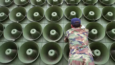 Kuzey Kore propaganda hoparlörlerini kaldırıyor!