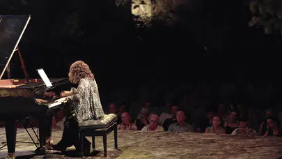 Rus asıllı piyanist Katya Apekisheva, 22. Gümüşlük Müzik Festivali’nde sahne aldı