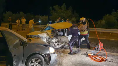 Manisa'da korkunç kaza! İki otomobil kafa kafaya çarpıştı: 7 kişi yaralandı