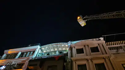 Fatih'te otel yangını! Konaklayanlar tahliye edildi