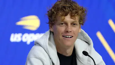 Jannik Sinner ve Iga Swiatek, ABD Açık'ta ikinci tura yükseldi