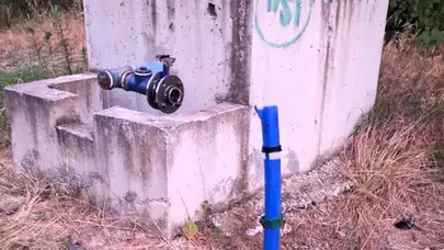 Denizli'de tarlaya izinsiz hat döşendi: Çiftçi, su borularını baltayla parçaladı