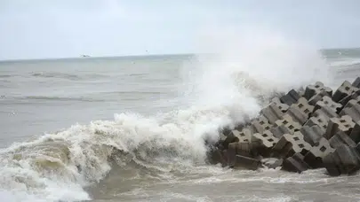 Sakarya’da rip akıntısı alarmı! 3 ilçede denize girmek yasaklandı