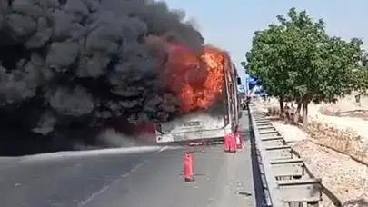 Şanlıurfa'da halk otobüsü yandı