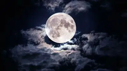 9 Ağustos 2025 Kova Dolunayı: Gökyüzünde duygusal ve zihinsel dönüşüm