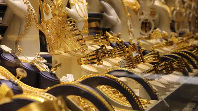 15 Ağustos canlı altın fiyatları: Gram, çeyrek, yarım altın ne kadar oldu?